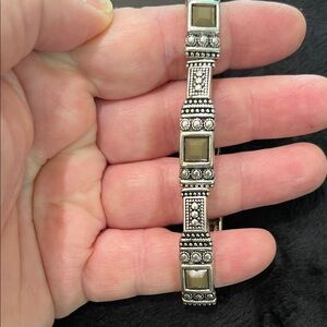 *FREE W/ PURCHASE OF 2+ ITEMS, JUST ADD TO YOUR BUNDLE* Paparazzi Bracelet